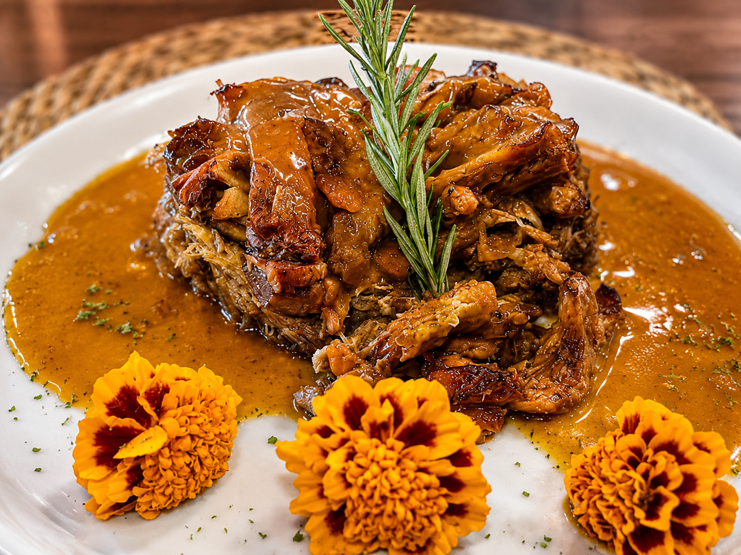 Cochinillo asado y carnes tradicionales en Romayka Pinto