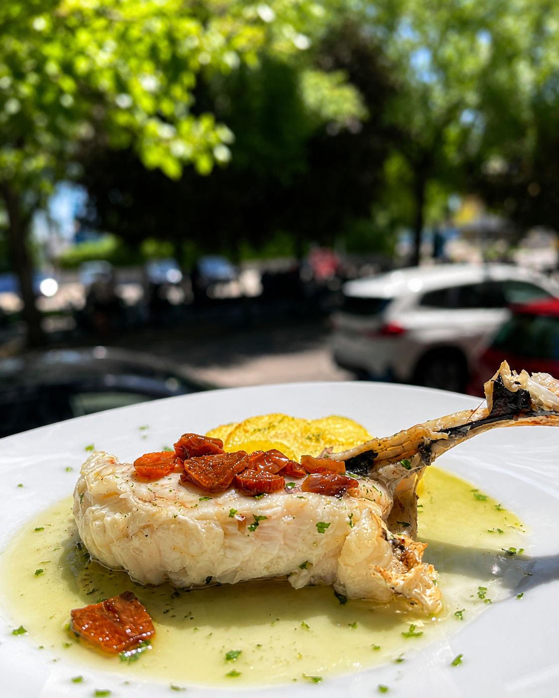 Lomo de rape a la bilbaína en Romayka de David Aguilar, restaurante en Pinto